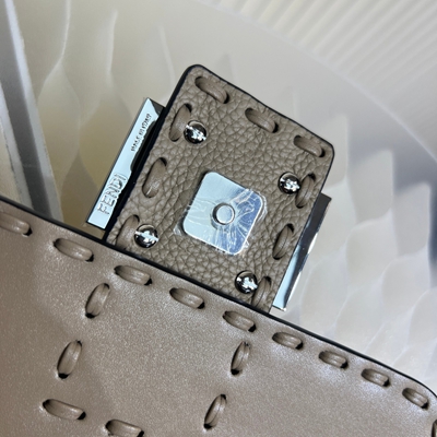 フェンディバッグ素材ディテール